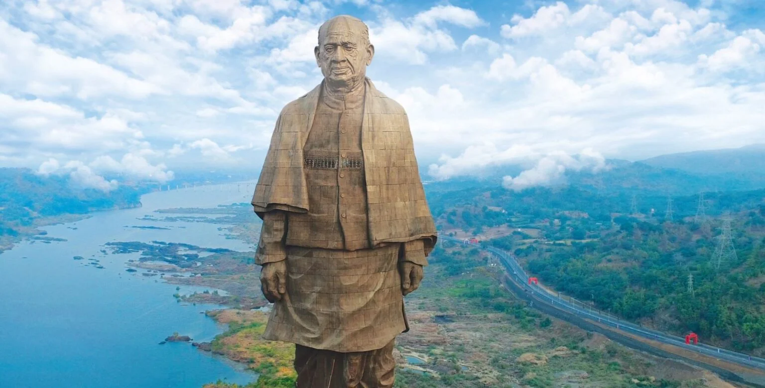 Wide view of the Statue of Unity
